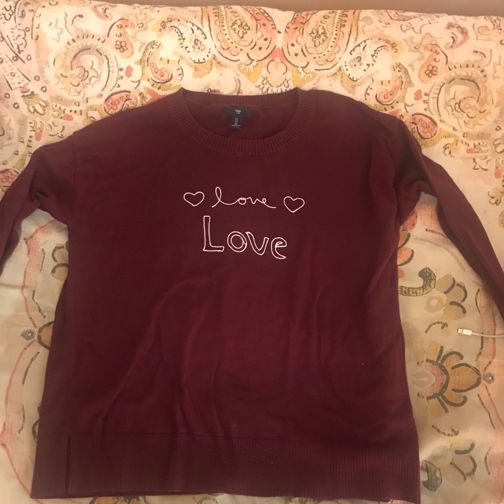 Light weight sweater perfect for a fall day